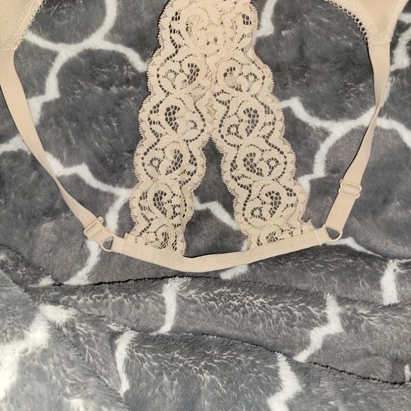 Victoria's Secret Braws 39C & 40C - Picture 6 of 12